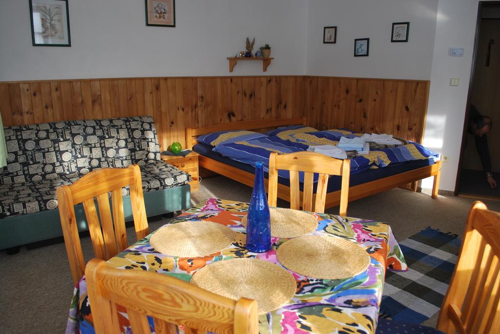 M+M Apartman Гаррахов Номер фото